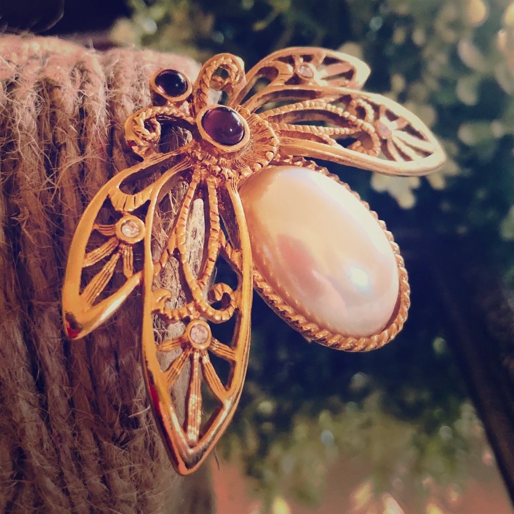 Pretty Brooch, Pearl, Amethyst & faux Diamonds 💎